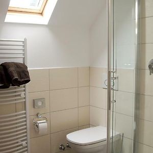 Standard Zimmer mit Kingsize-Bett
